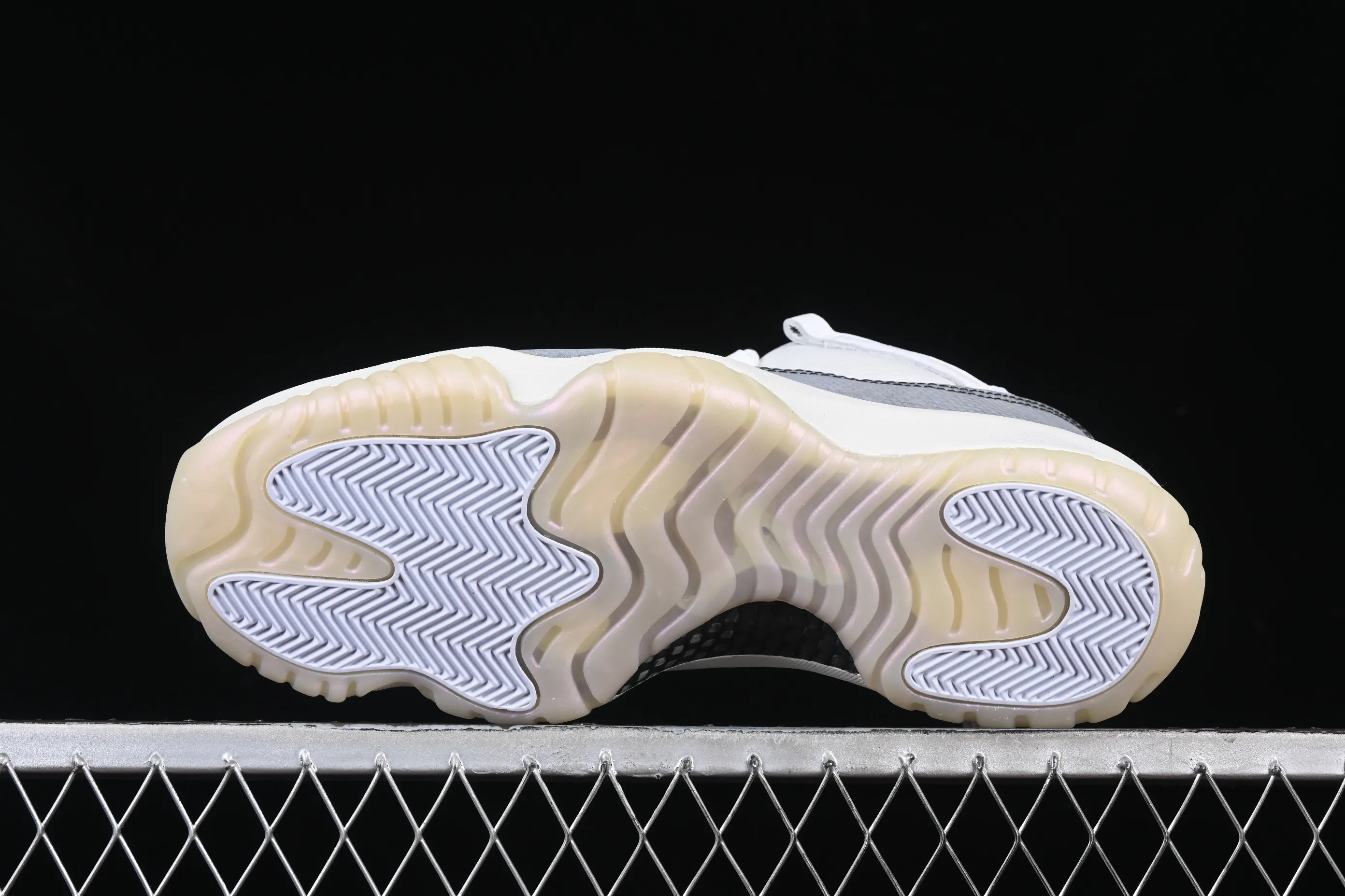 All Categories Air Jordan Jordan Series Basketball Shoes Air Jordan 11 F Version Air Jordan 11 Low "CNY" AJ11 Joe 11 Year of the Snake Limited Tear Tear Men's Cultural Basketball Shoes HQ7000-001